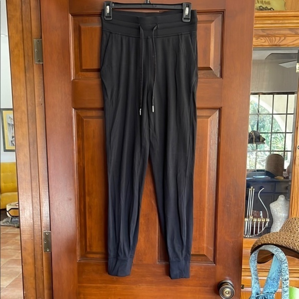Lululemon cinch waist jogger size small